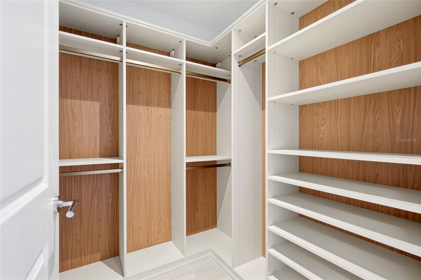 BAYSHORE YSABELLA CONDOMINIUM - Residential
