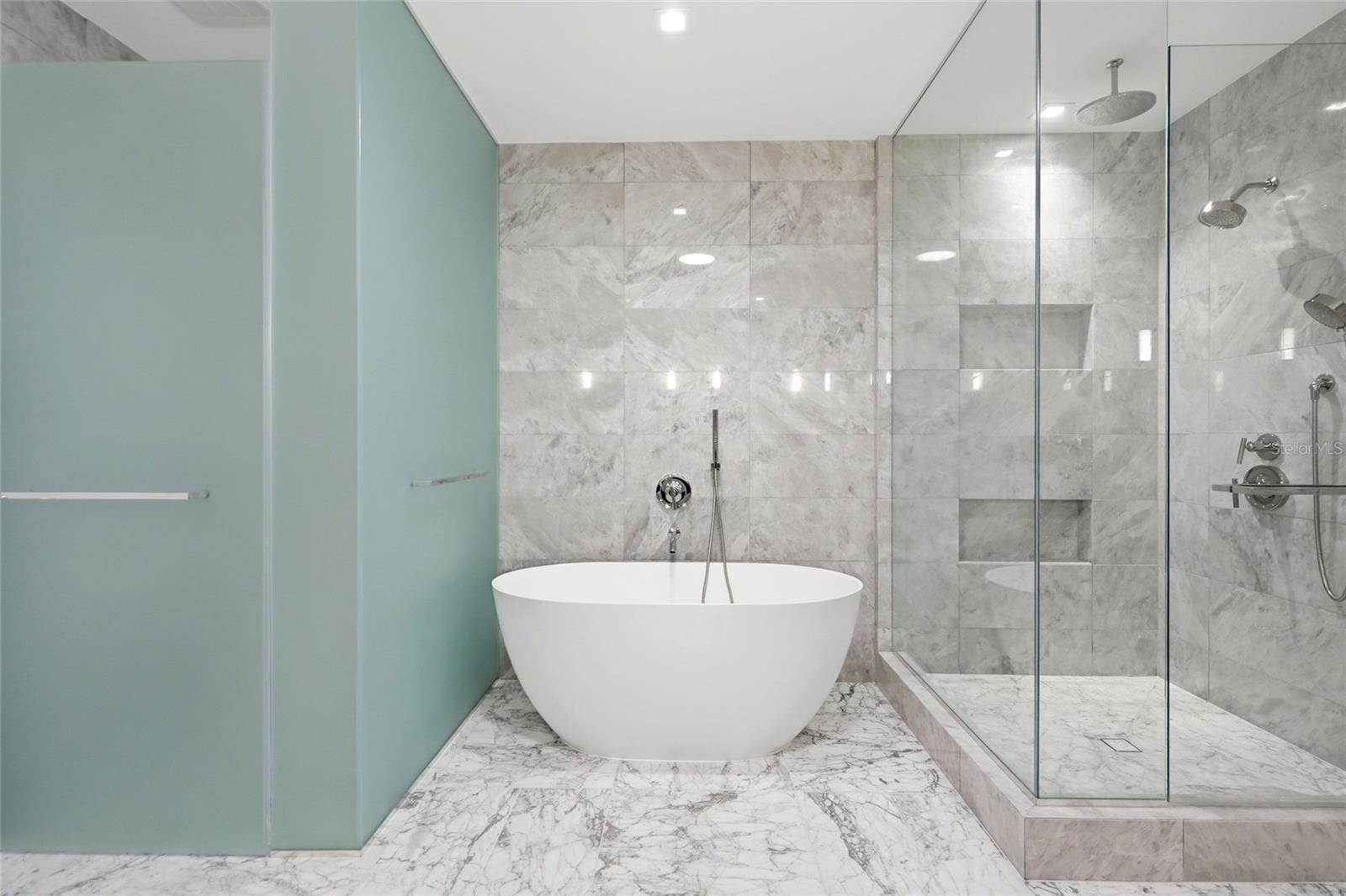 BAYSHORE YSABELLA CONDOMINIUM - Residential