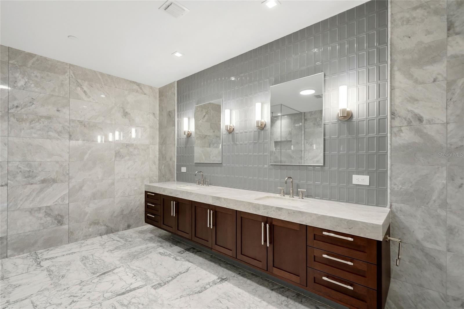 BAYSHORE YSABELLA CONDOMINIUM - Residential