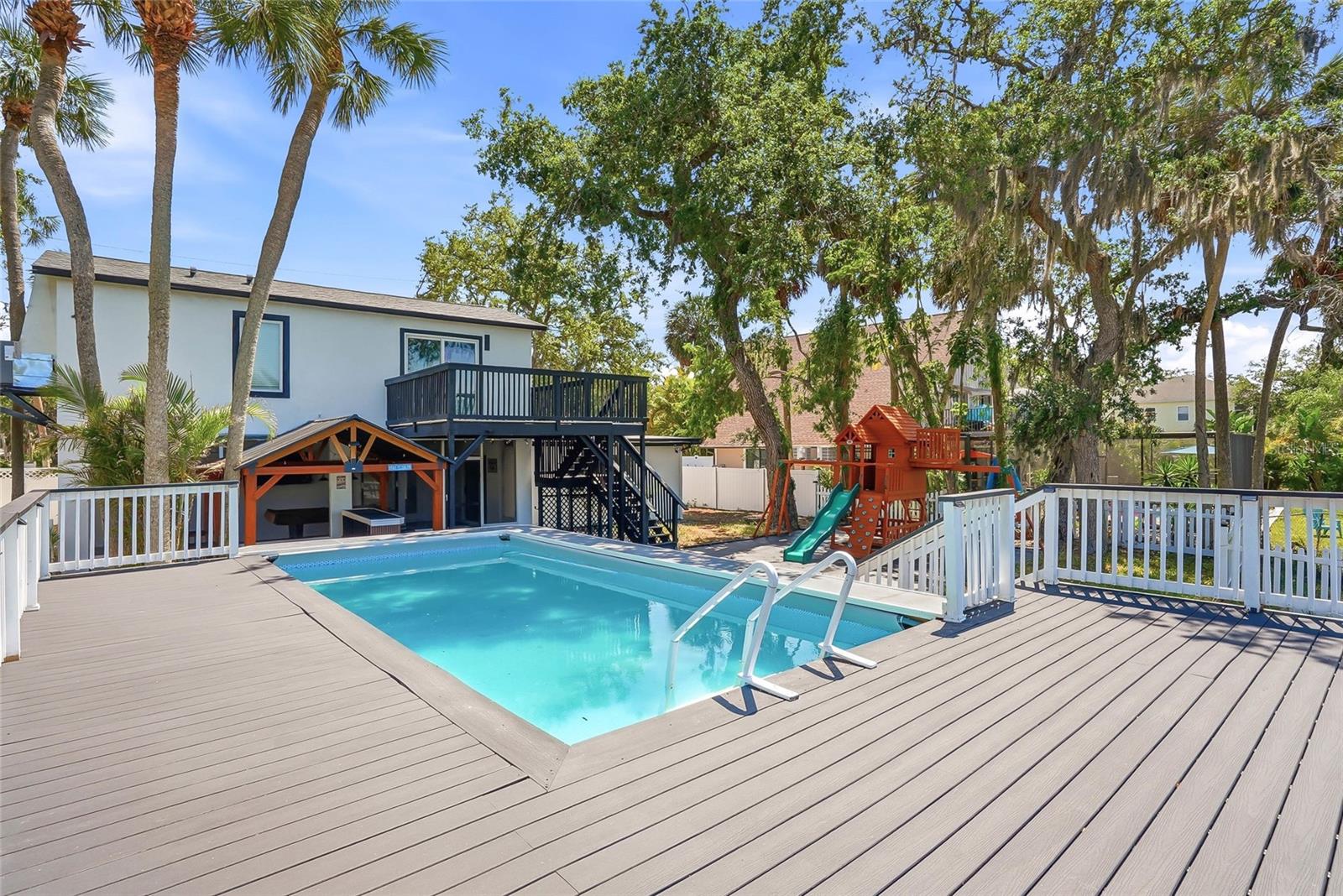 MARTHAS VINEYARD - Residential