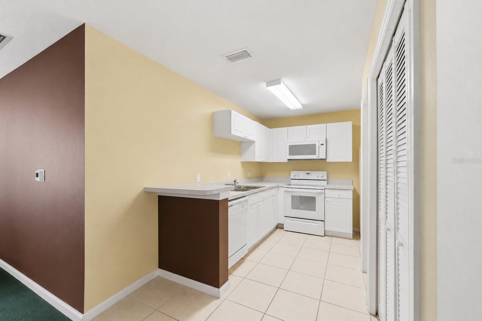 CLUB CORTILE CONDO PH 7 - Residential
