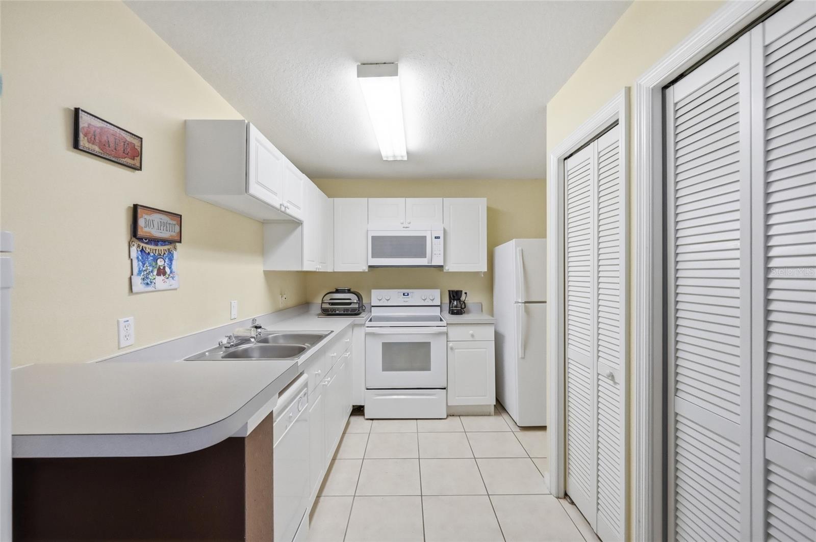 CLUB CORTILE CONDO PH 7 - Residential