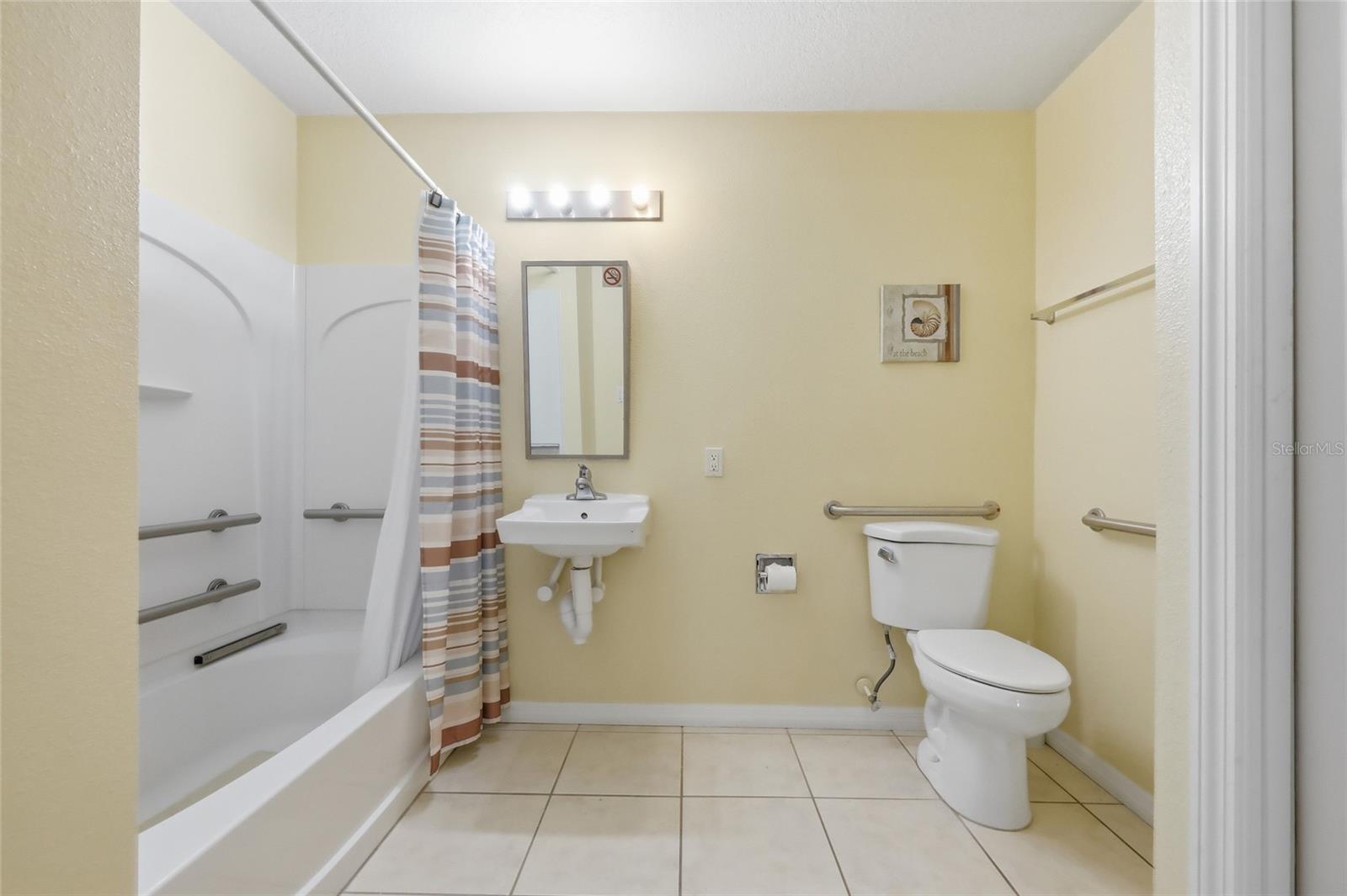 CLUB CORTILE CONDO PH 7 - Residential