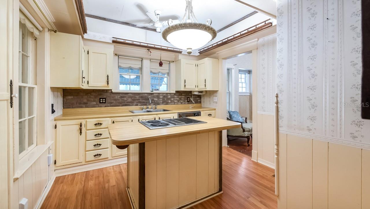 HOWEY EMERY HEIGHTS - Residential