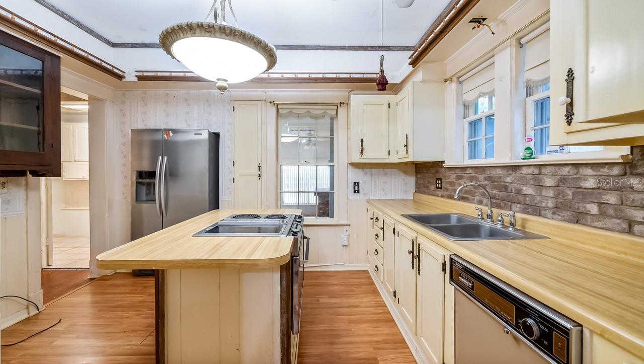 HOWEY EMERY HEIGHTS - Residential