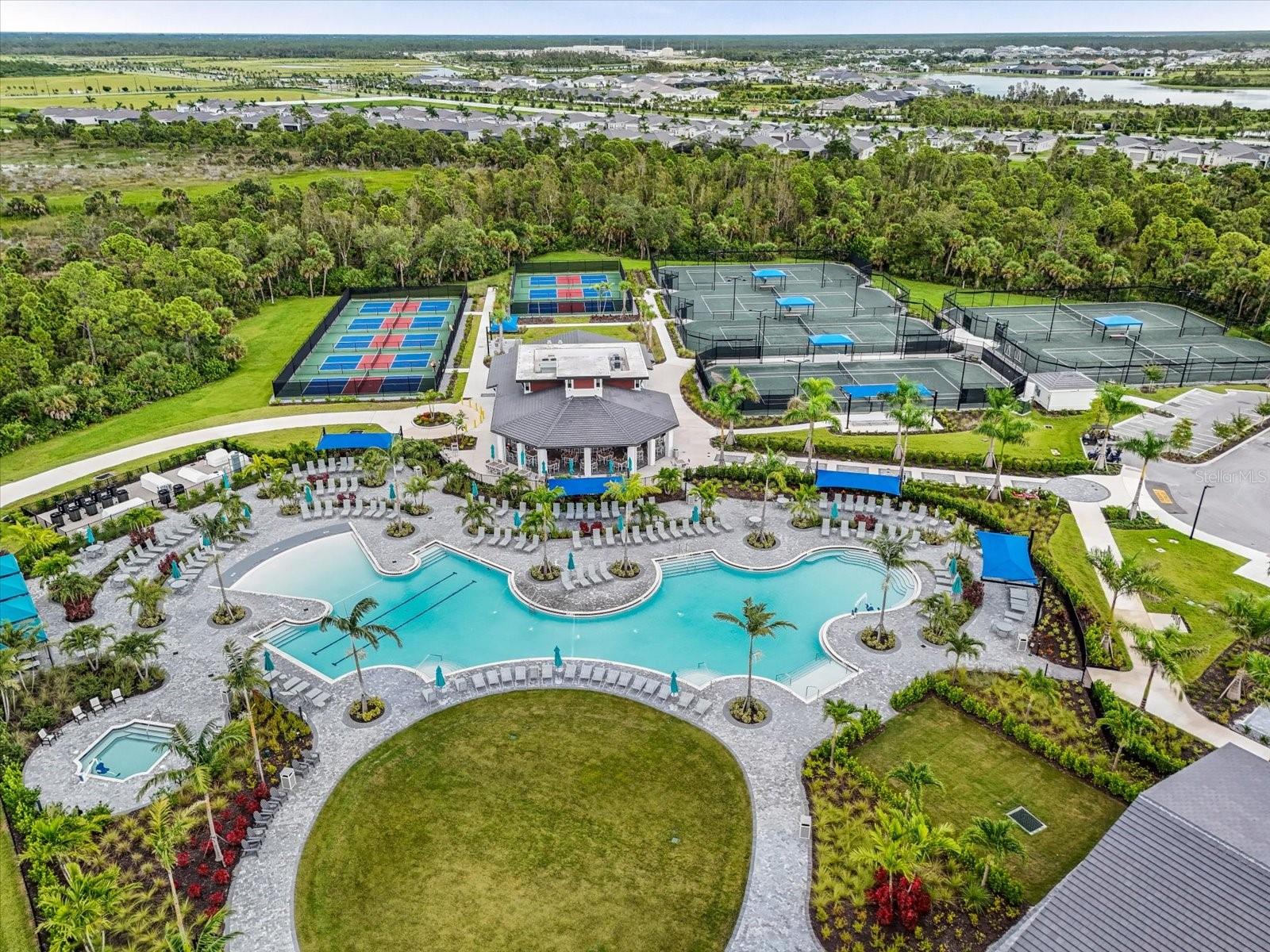 WELLEN PARK GOLF & COUNTRY CLB - Residential