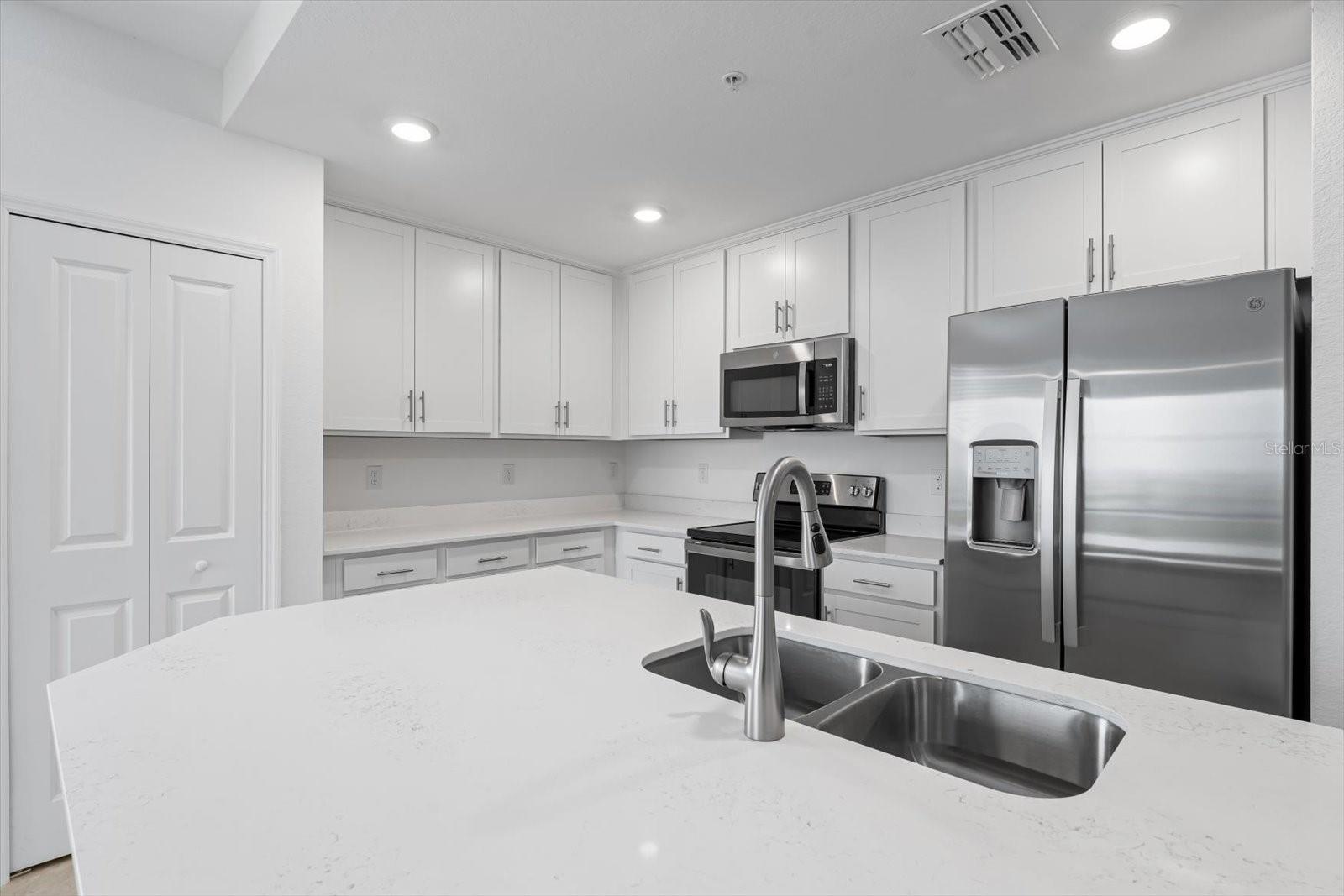 WELLEN PARK GOLF & COUNTRY CLB - Residential