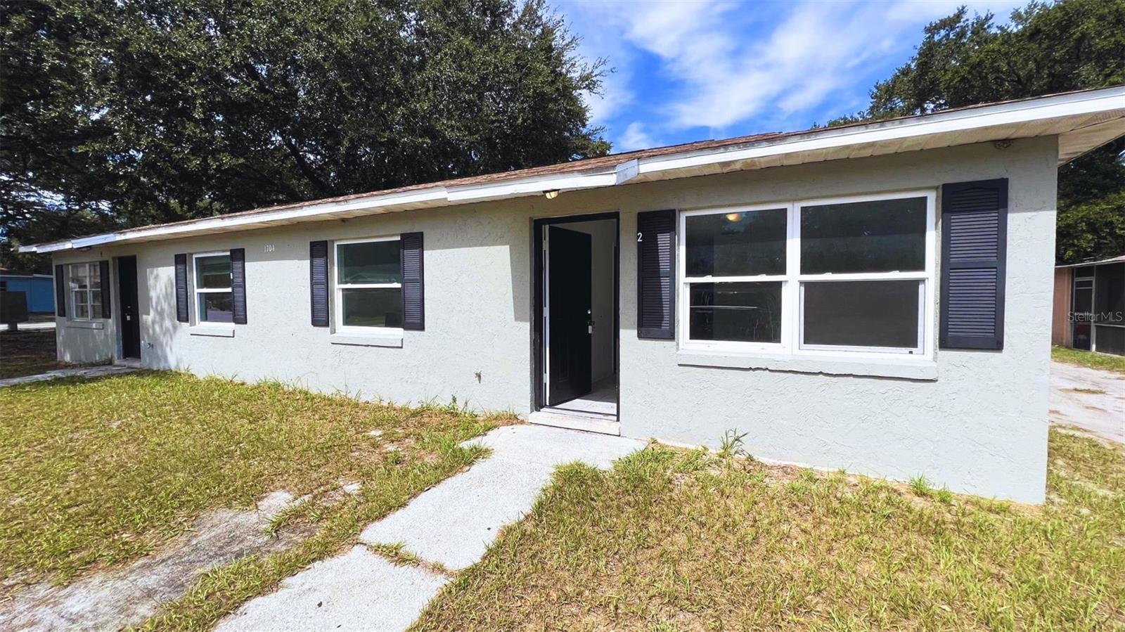 This charming 2-bedroom, 1-bathroom duplex offers a peaceful and stylish retreat designed for your complete comfort. You will love the nice kitchen, featuring modern appliances and sleek finishes that make everyday cooking a pleasure. The spacious layout provides dedicated areas for both living and dining, while the neutral colour palette and abundant natural light create a warm, inviting atmosphere throughout. For your convenience, the home includes an in-unit washer and dryer, ensuring a stress-free daily routine. Situated in a tranquil neighbourhood, you will enjoy easy access to local parks, schools, and amenities. Please note that an additional fee applies for lawn maintenance. INQUIRE NOW!