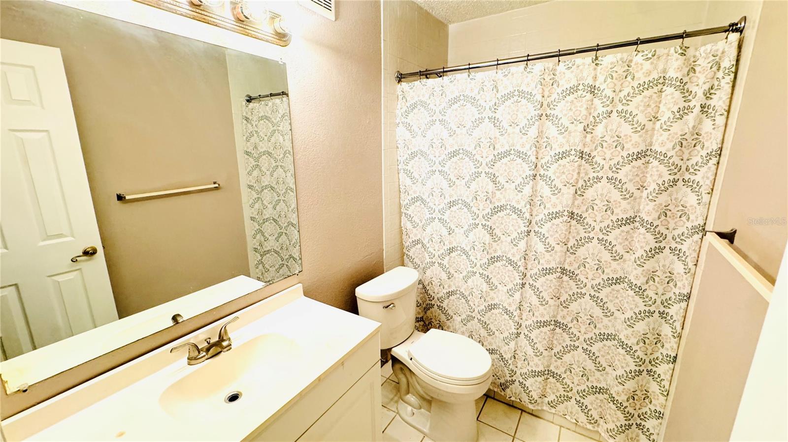 PLACE ONE A CONDO - Residential Lease