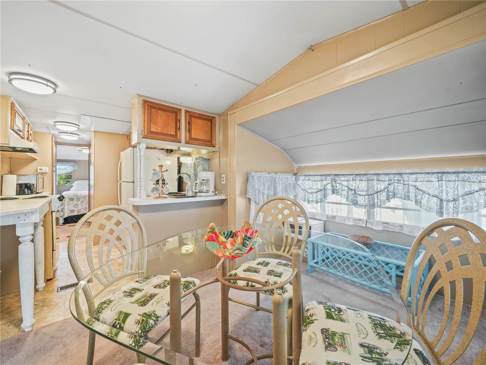 SADDLEBAG LAKE - Residential