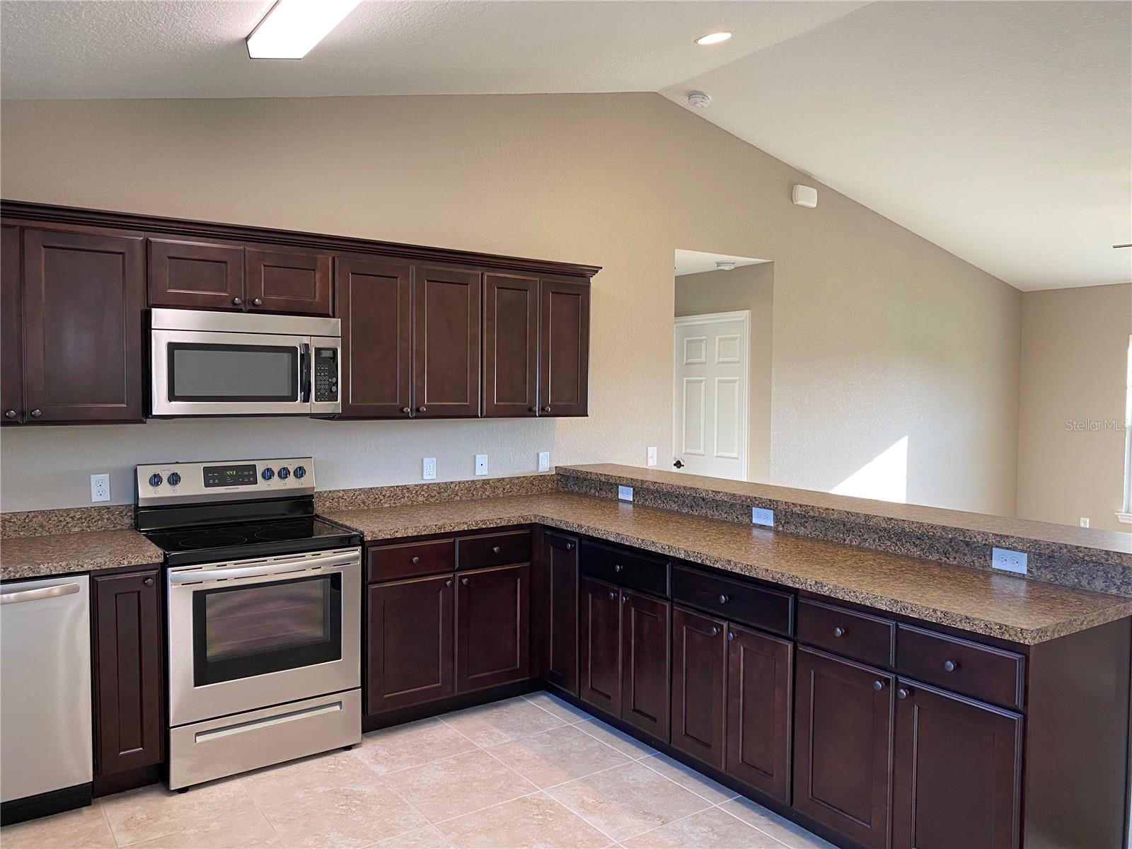 SILVER SPGS SHORES UN 18 - Residential Lease
