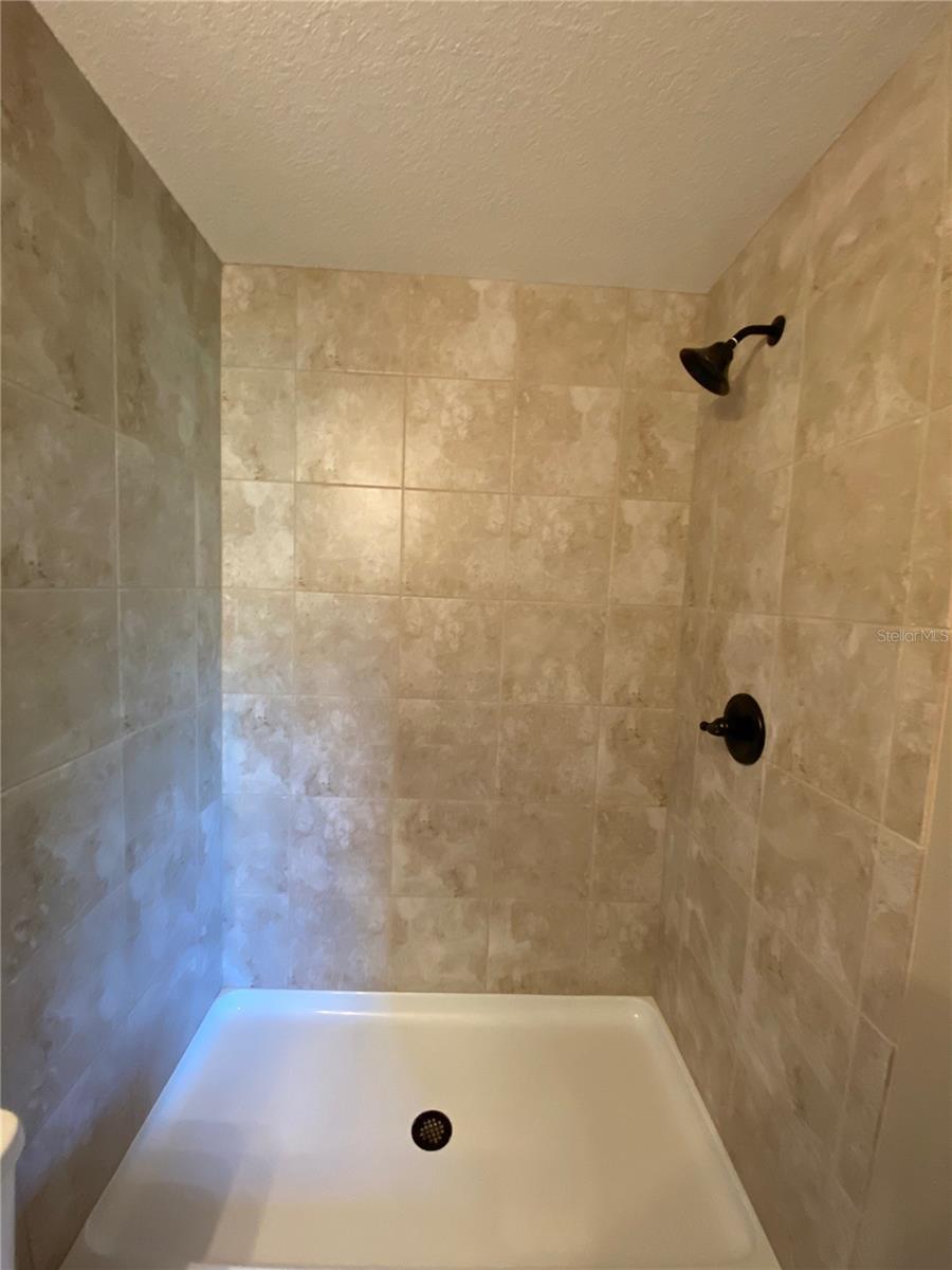 SILVER SPGS SHORES UN 18 - Residential Lease