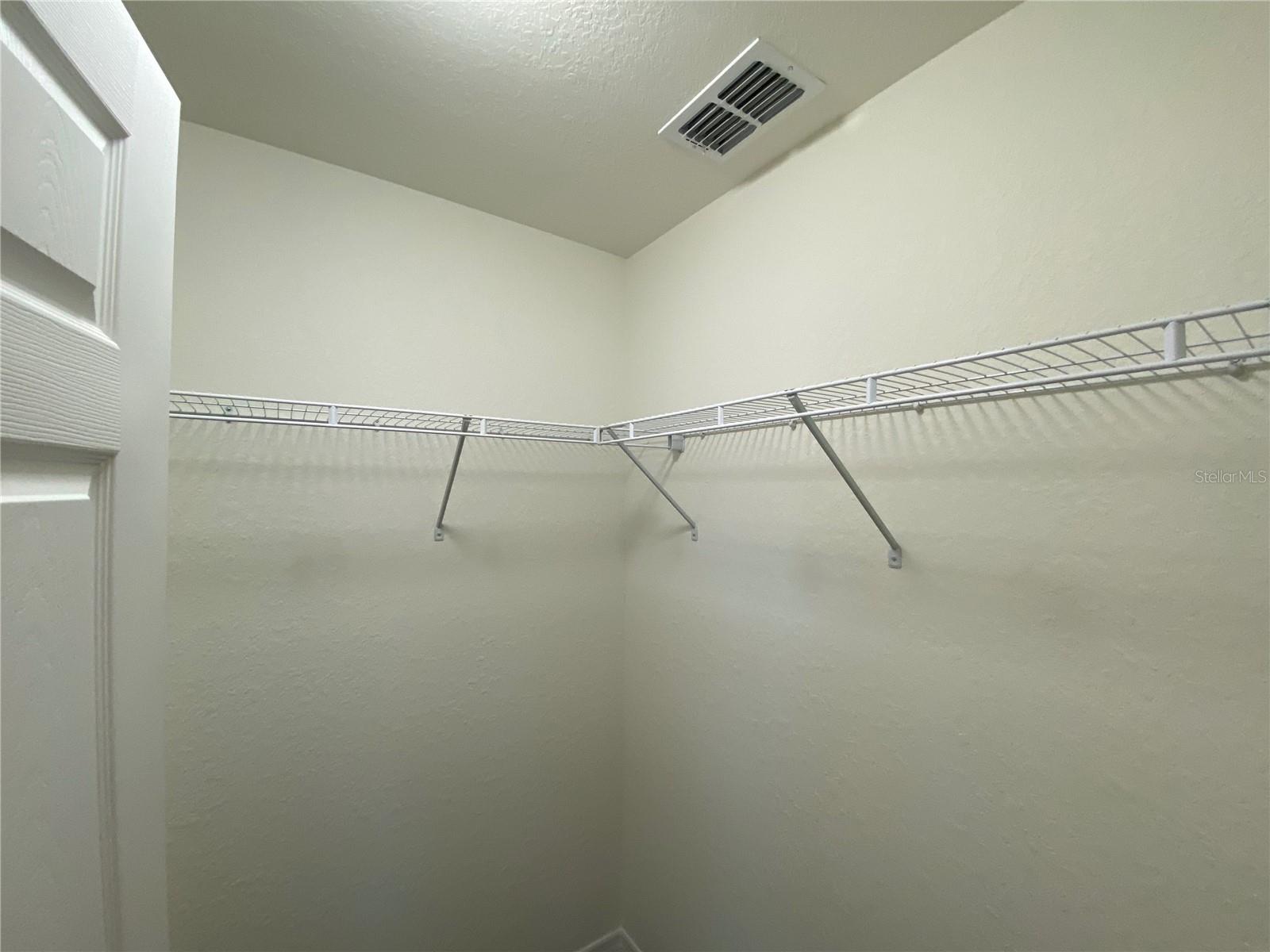 SILVER SPGS SHORES UN 18 - Residential Lease