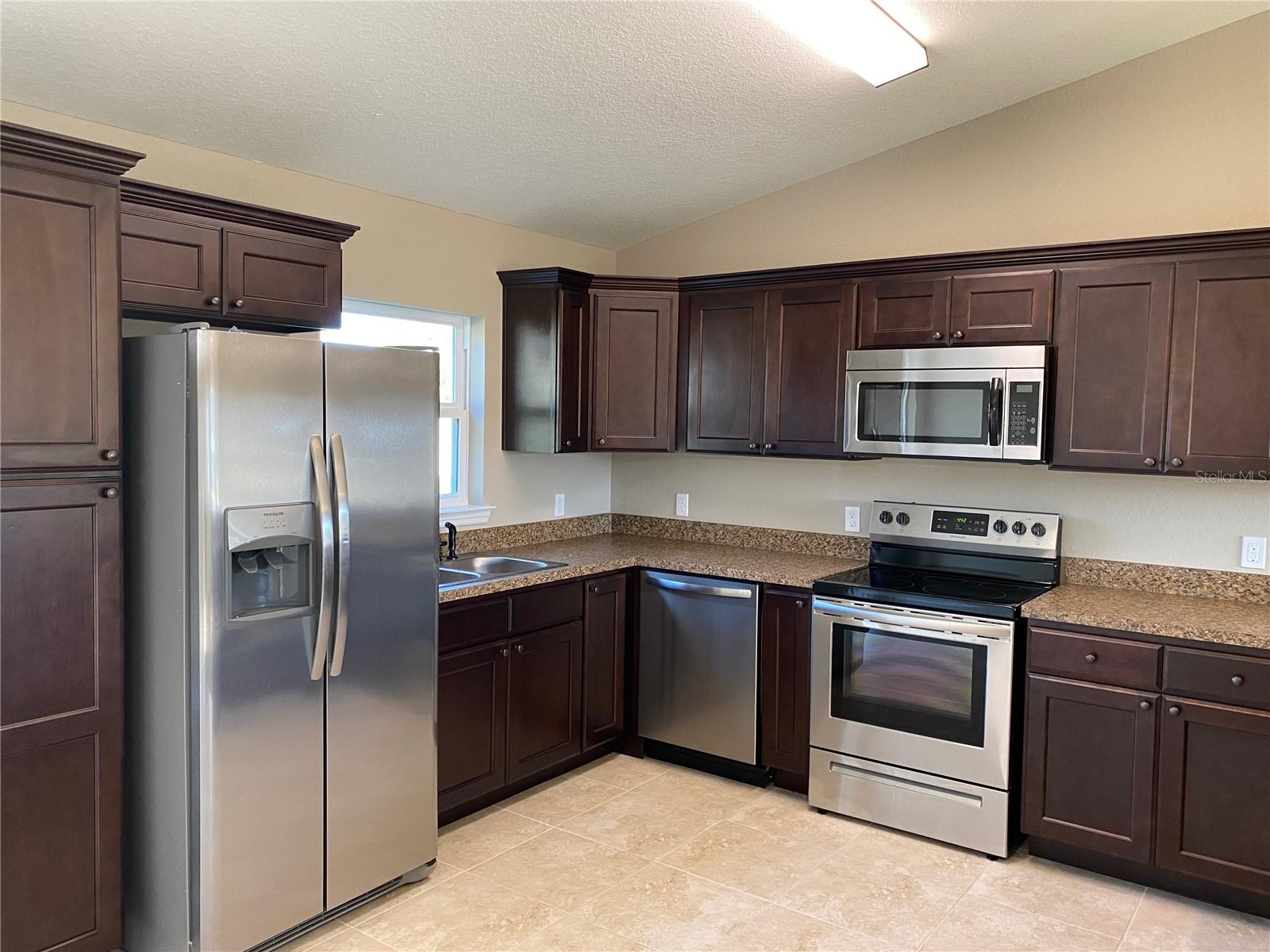 SILVER SPGS SHORES UN 18 - Residential Lease