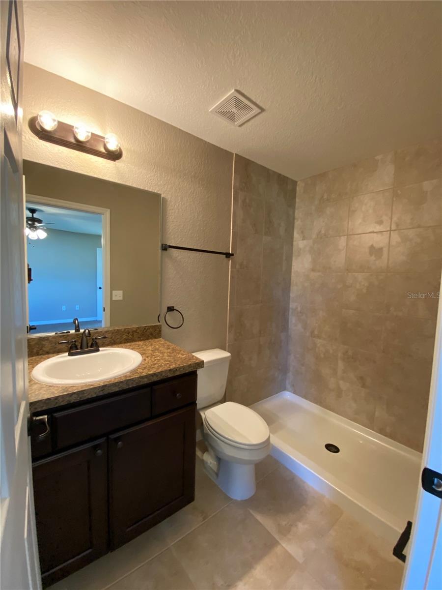 SILVER SPGS SHORES UN 18 - Residential Lease