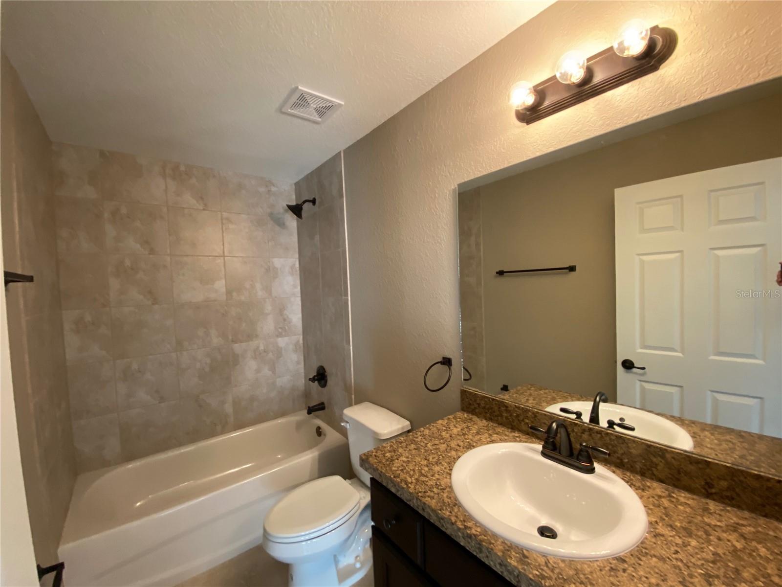 SILVER SPGS SHORES UN 18 - Residential Lease