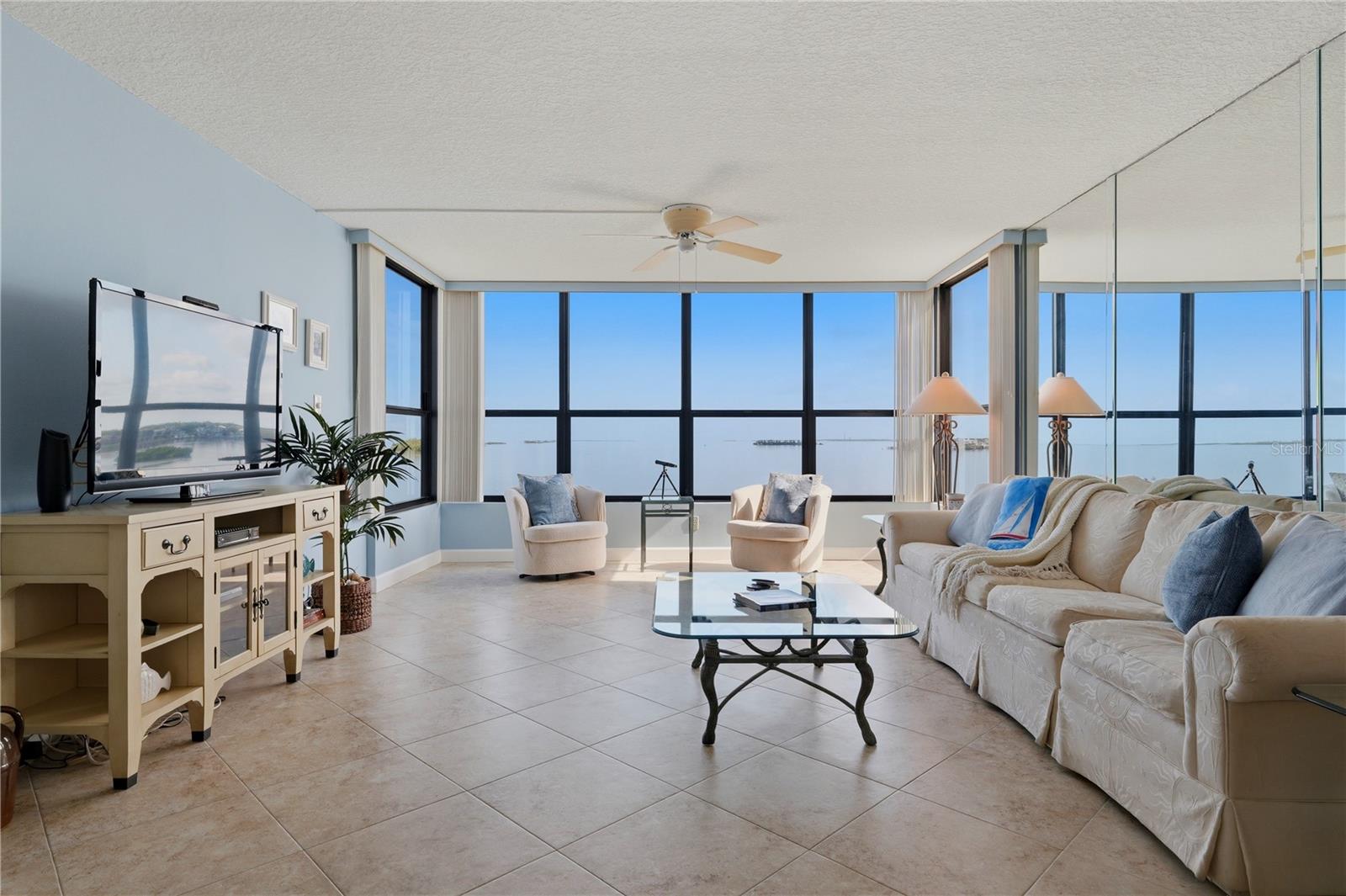 ISLAND TOWERS - Residential