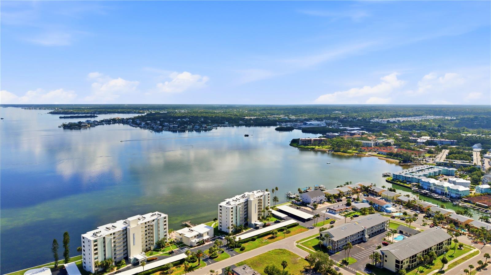 ISLAND TOWERS - Residential