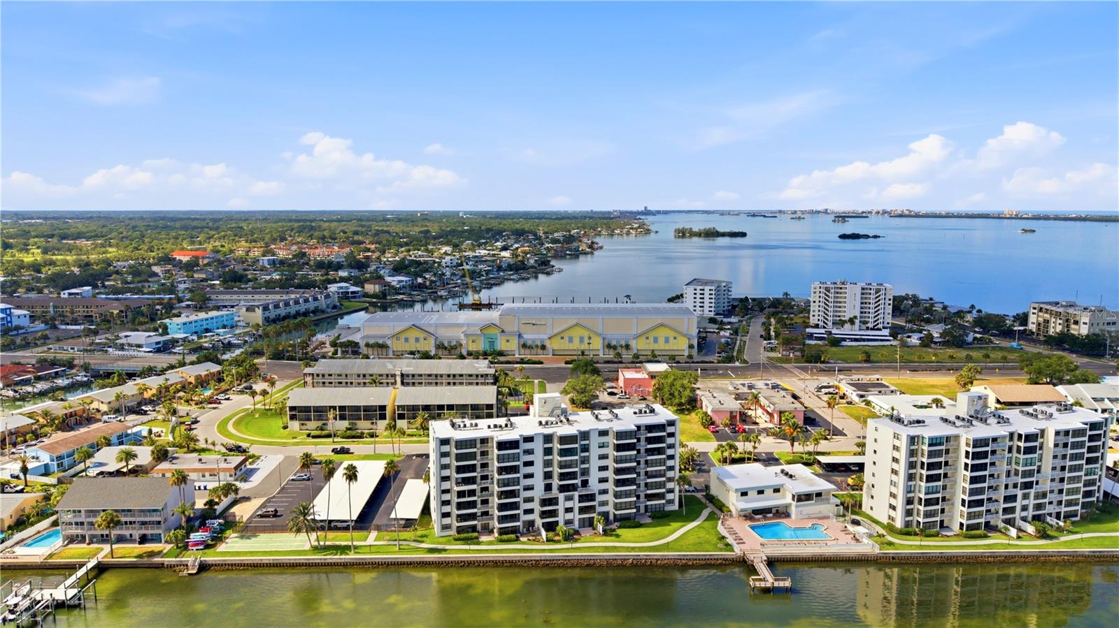 ISLAND TOWERS - Residential