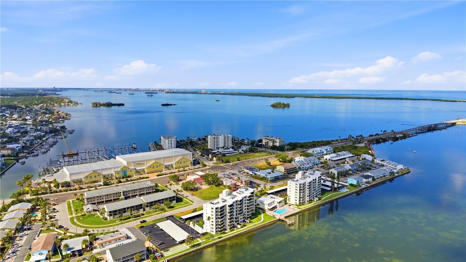 ISLAND TOWERS - Residential
