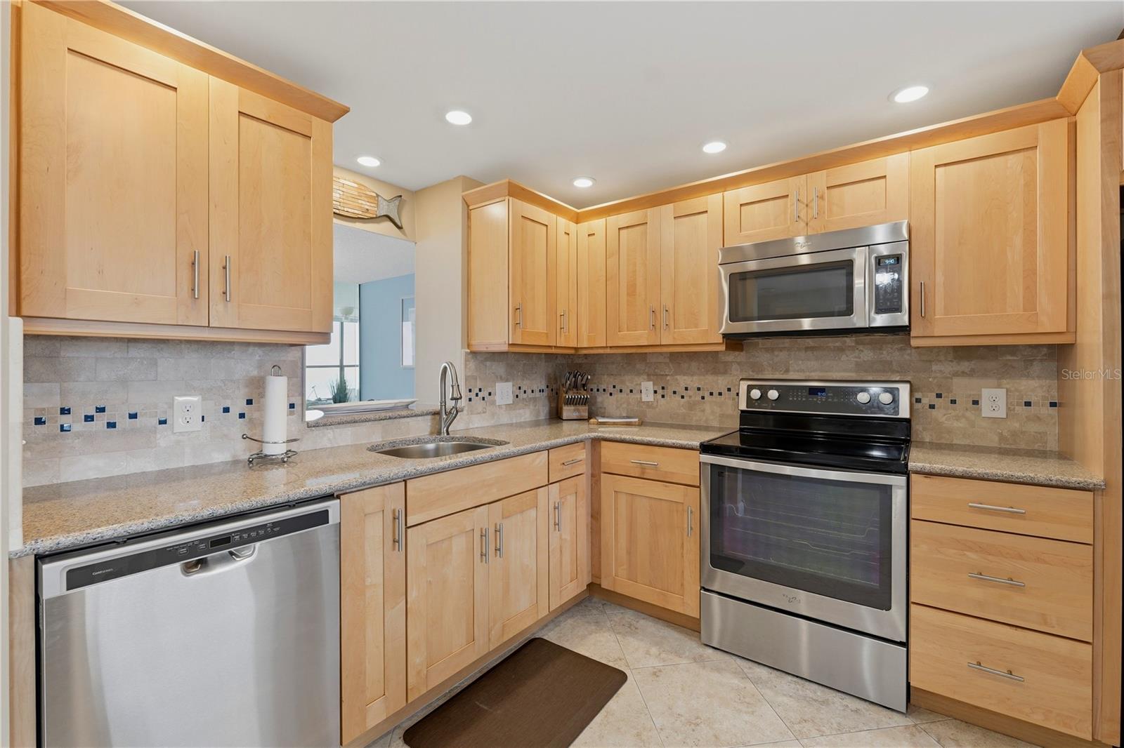 ISLAND TOWERS - Residential