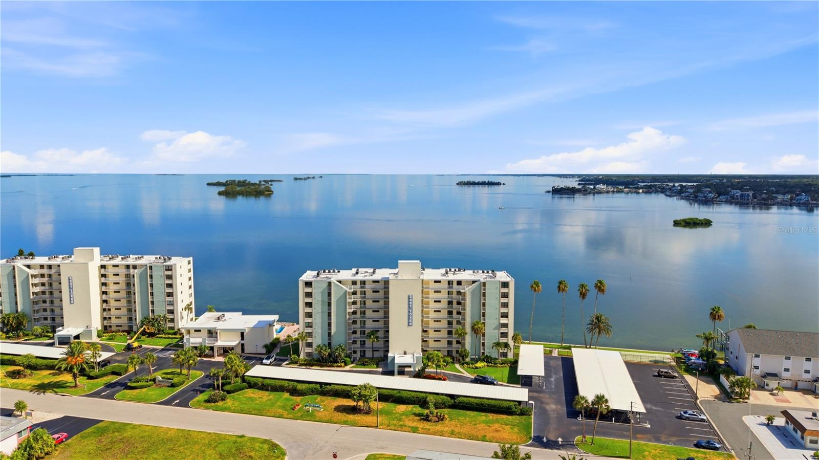 ISLAND TOWERS - Residential