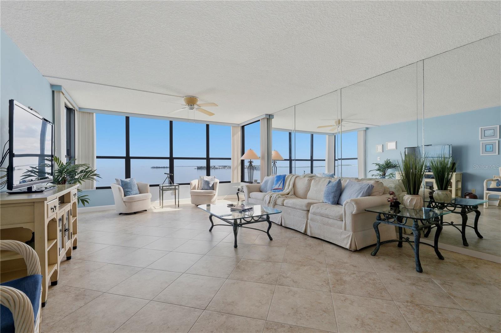 ISLAND TOWERS - Residential