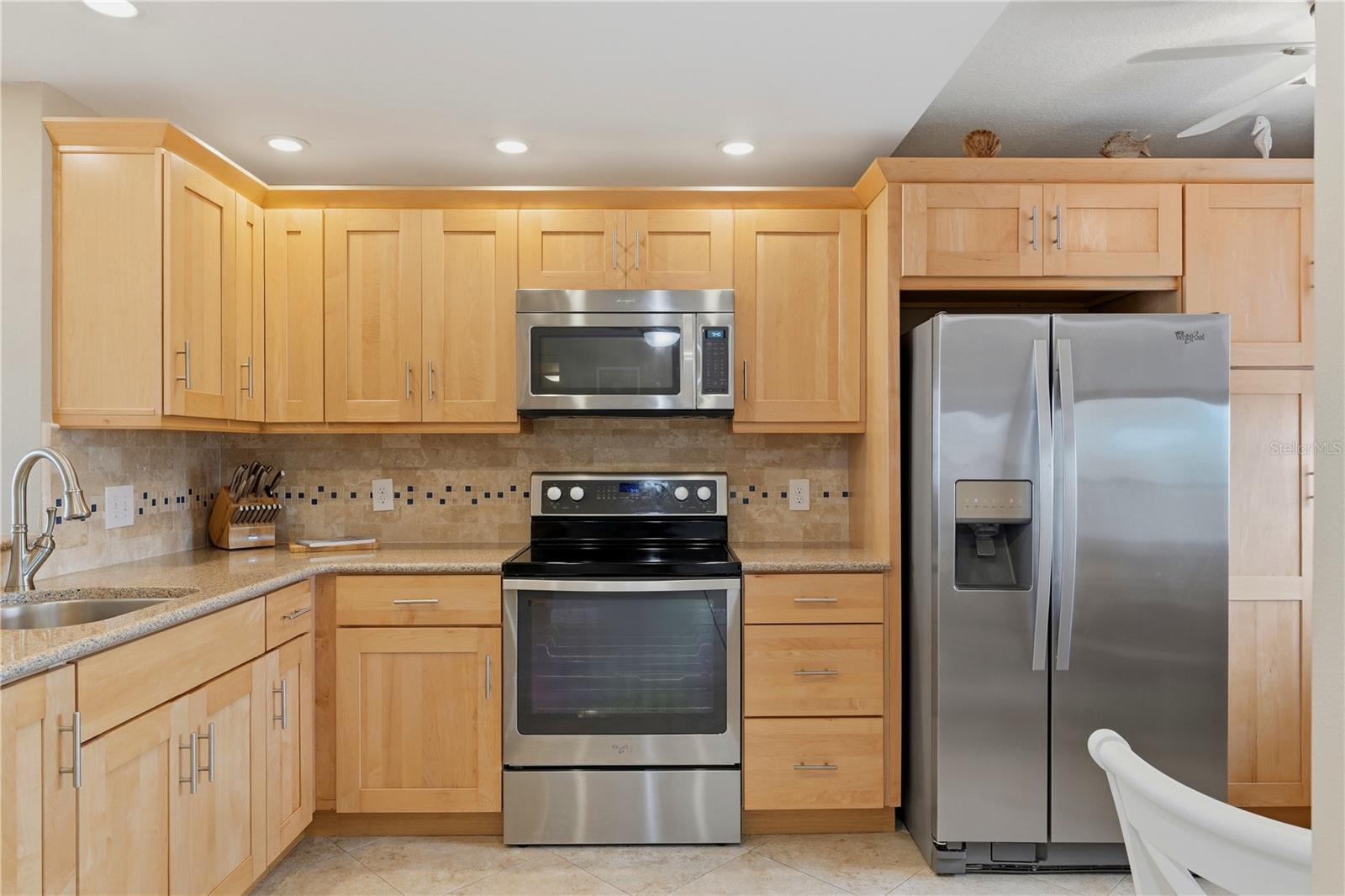 ISLAND TOWERS - Residential