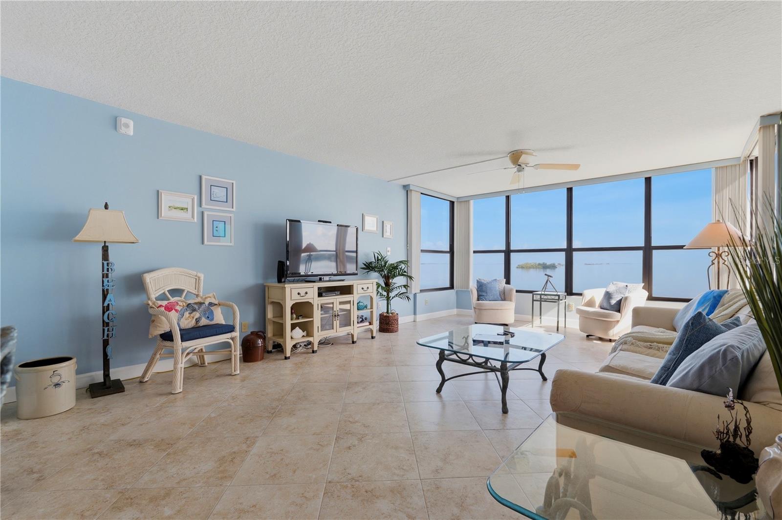 ISLAND TOWERS - Residential