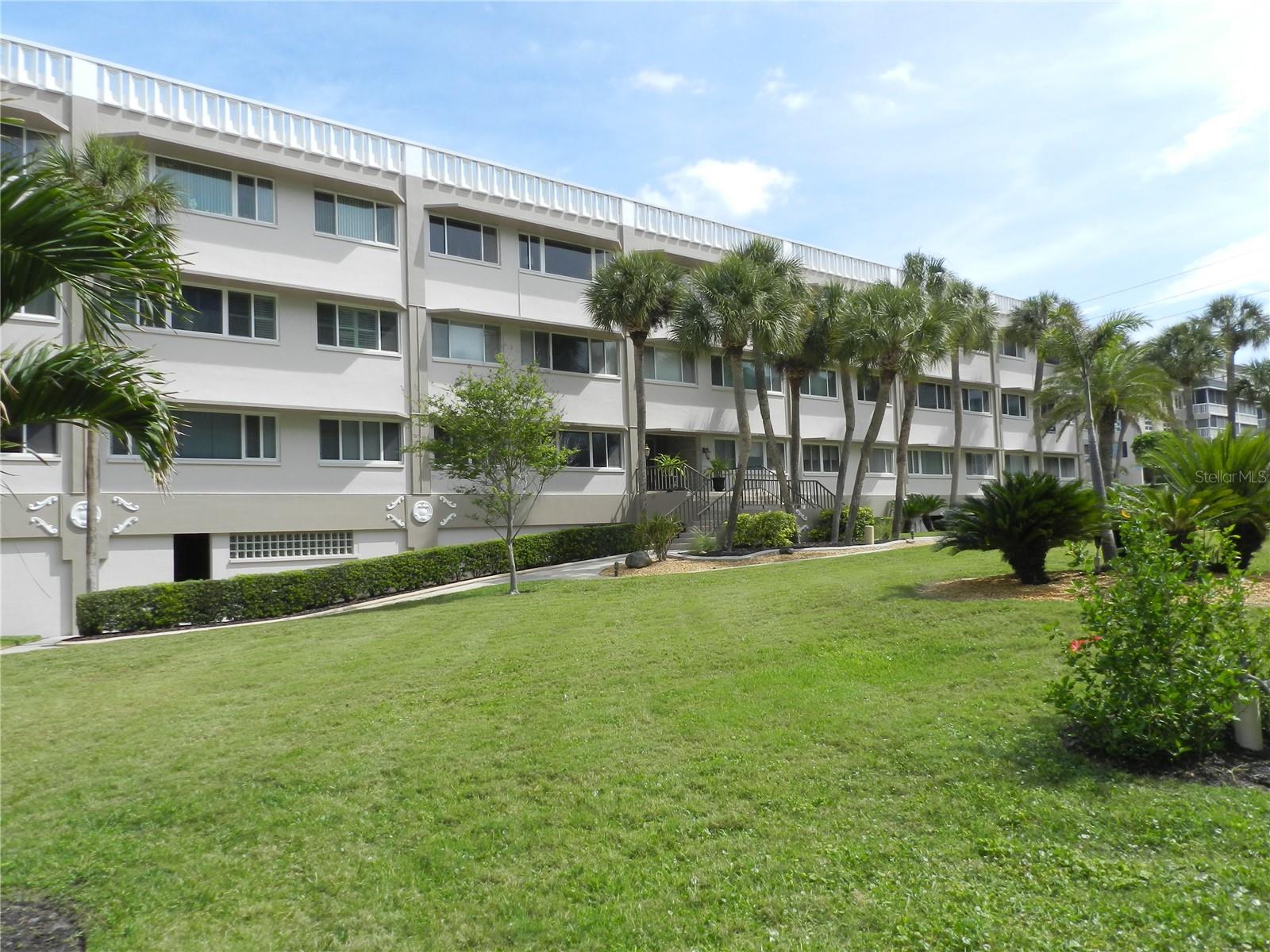 HARBOUR CLUB CONDO 1 - Residential