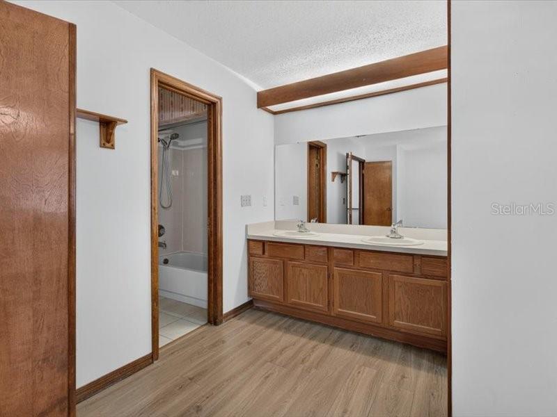 CARROLLWOOD VILLAGE PH III - Residential