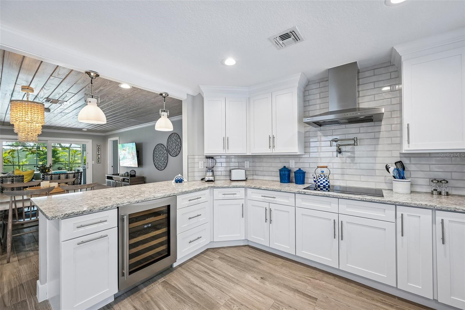SIESTA BEACH - Residential
