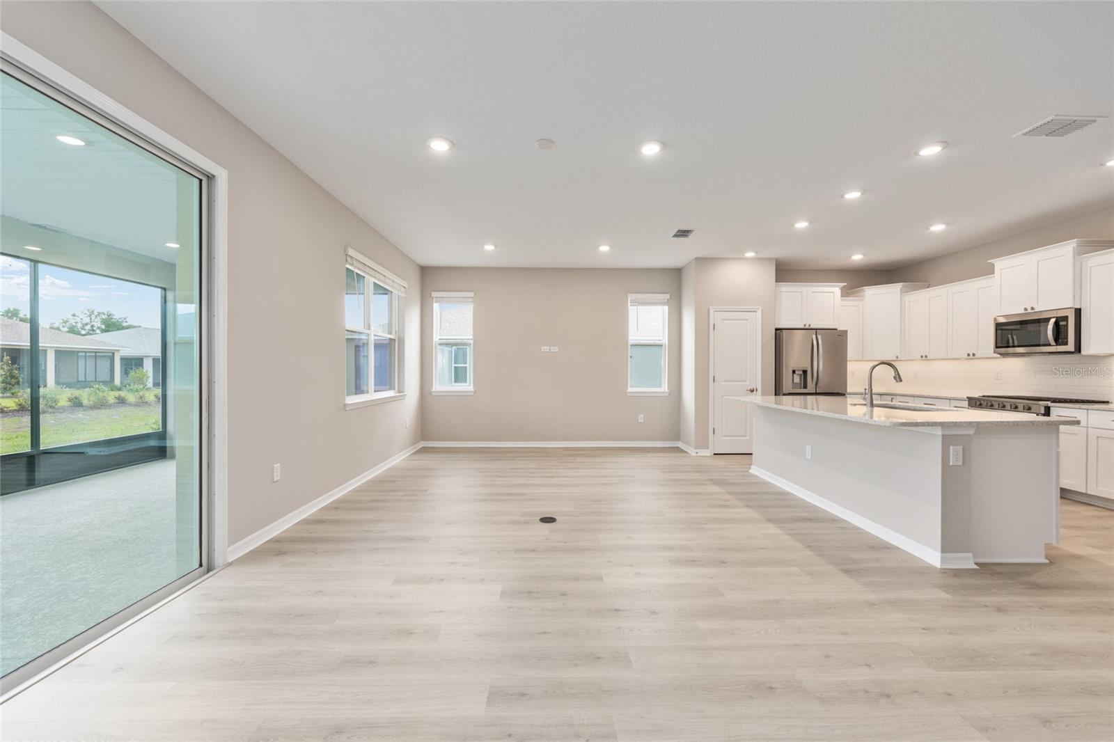 ON TOP OF THE WORLD - Residential