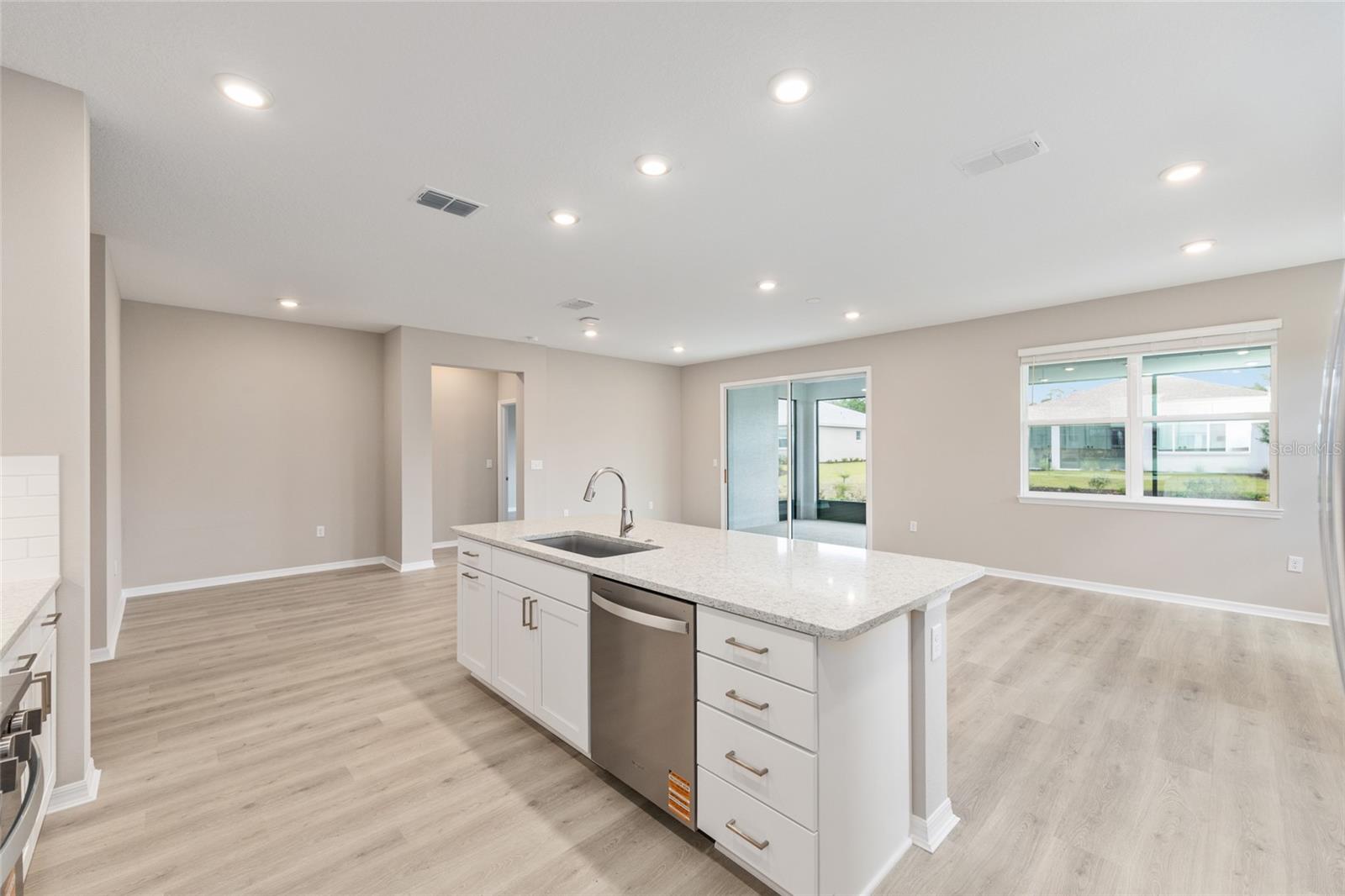 ON TOP OF THE WORLD - Residential