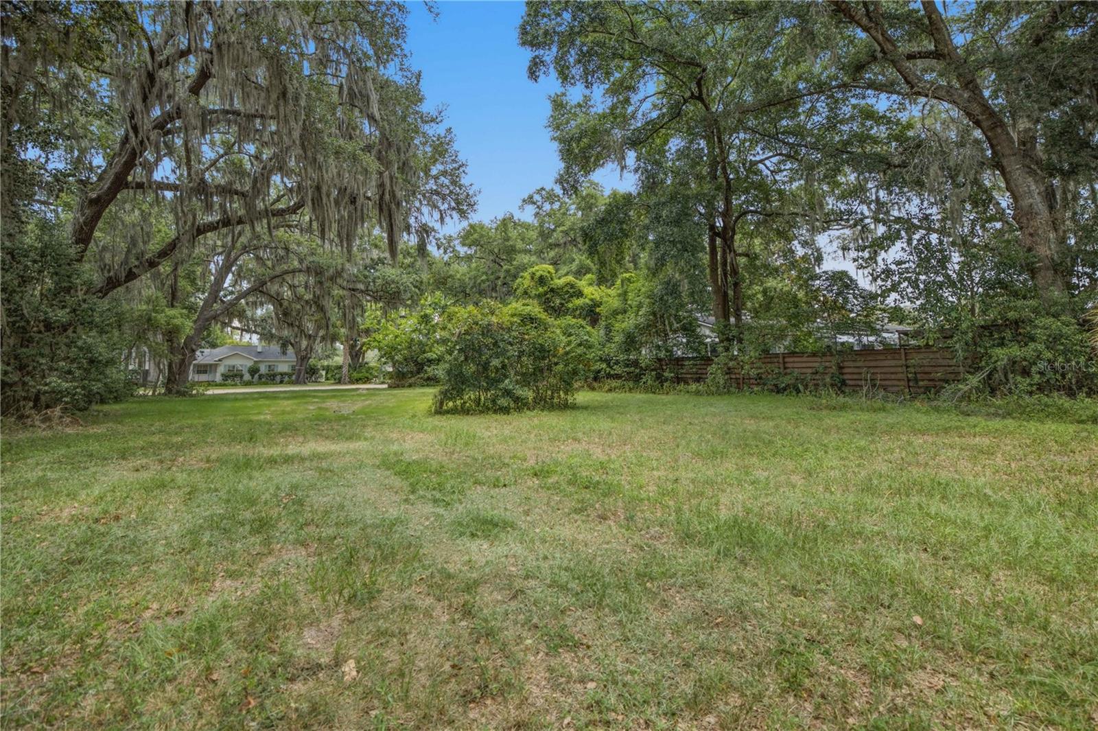 WOODFIELDS - Land