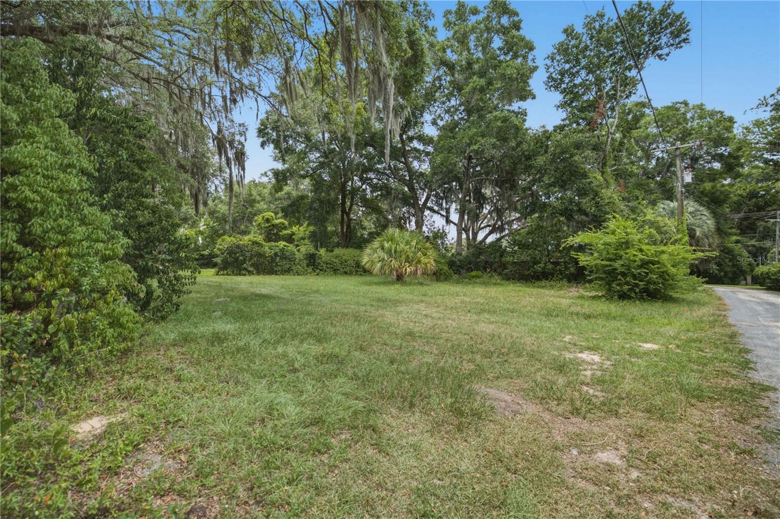 WOODFIELDS - Land