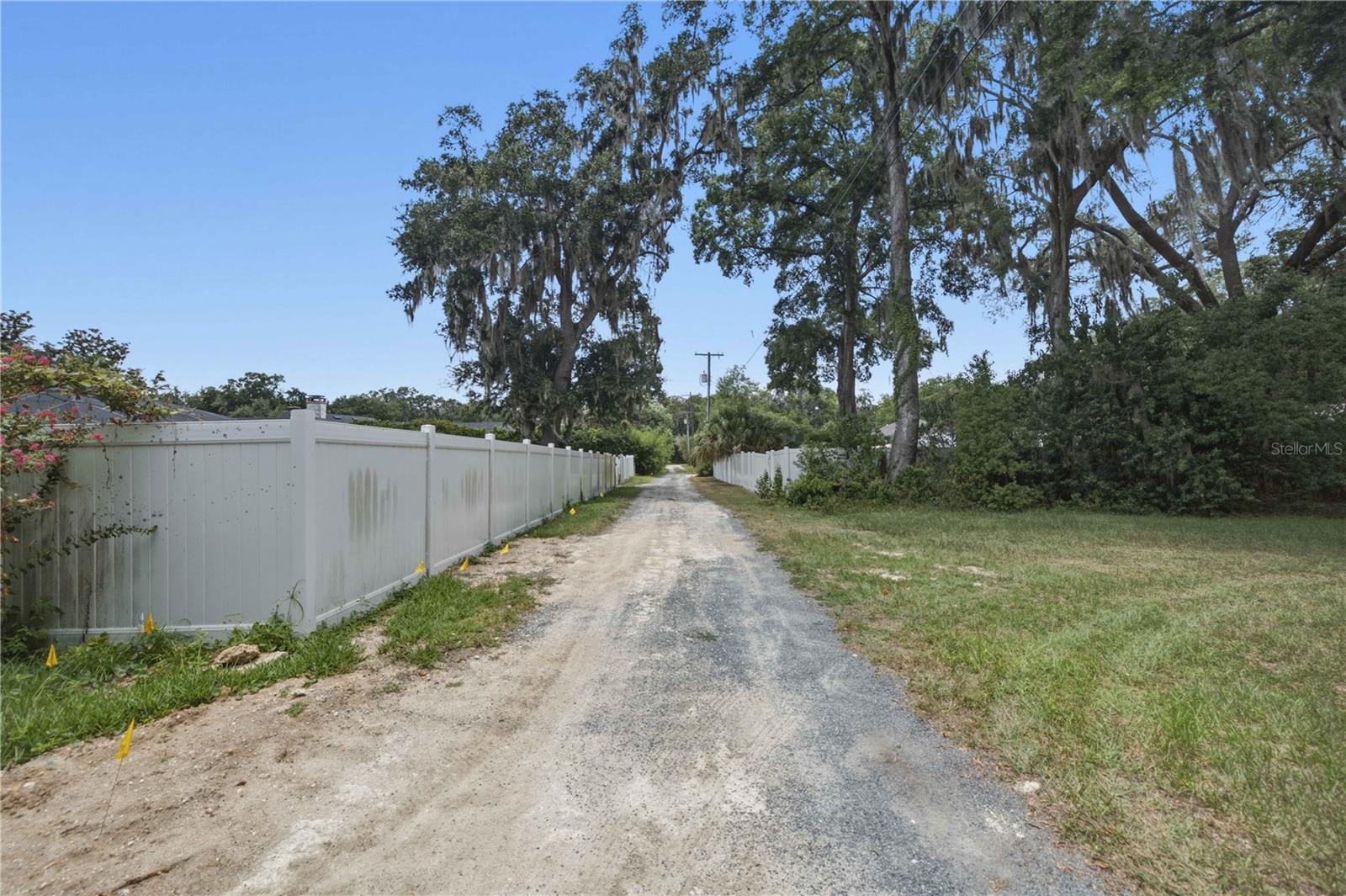 WOODFIELDS - Land