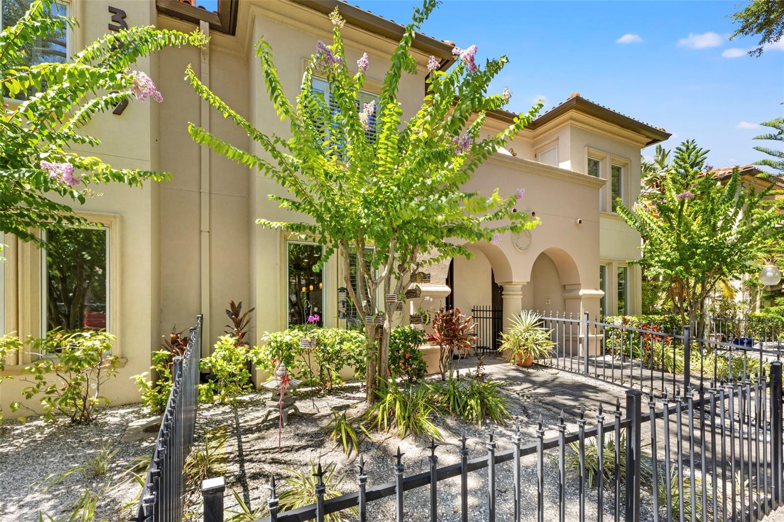 BELLAVILLA LUXURY TWNHMS - Residential