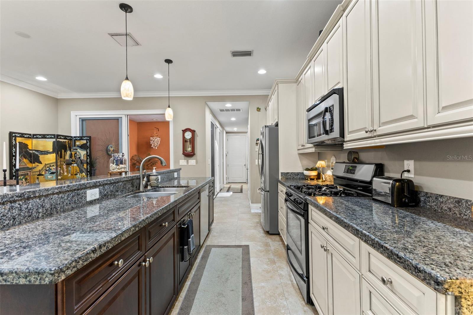 BELLAVILLA LUXURY TWNHMS - Residential