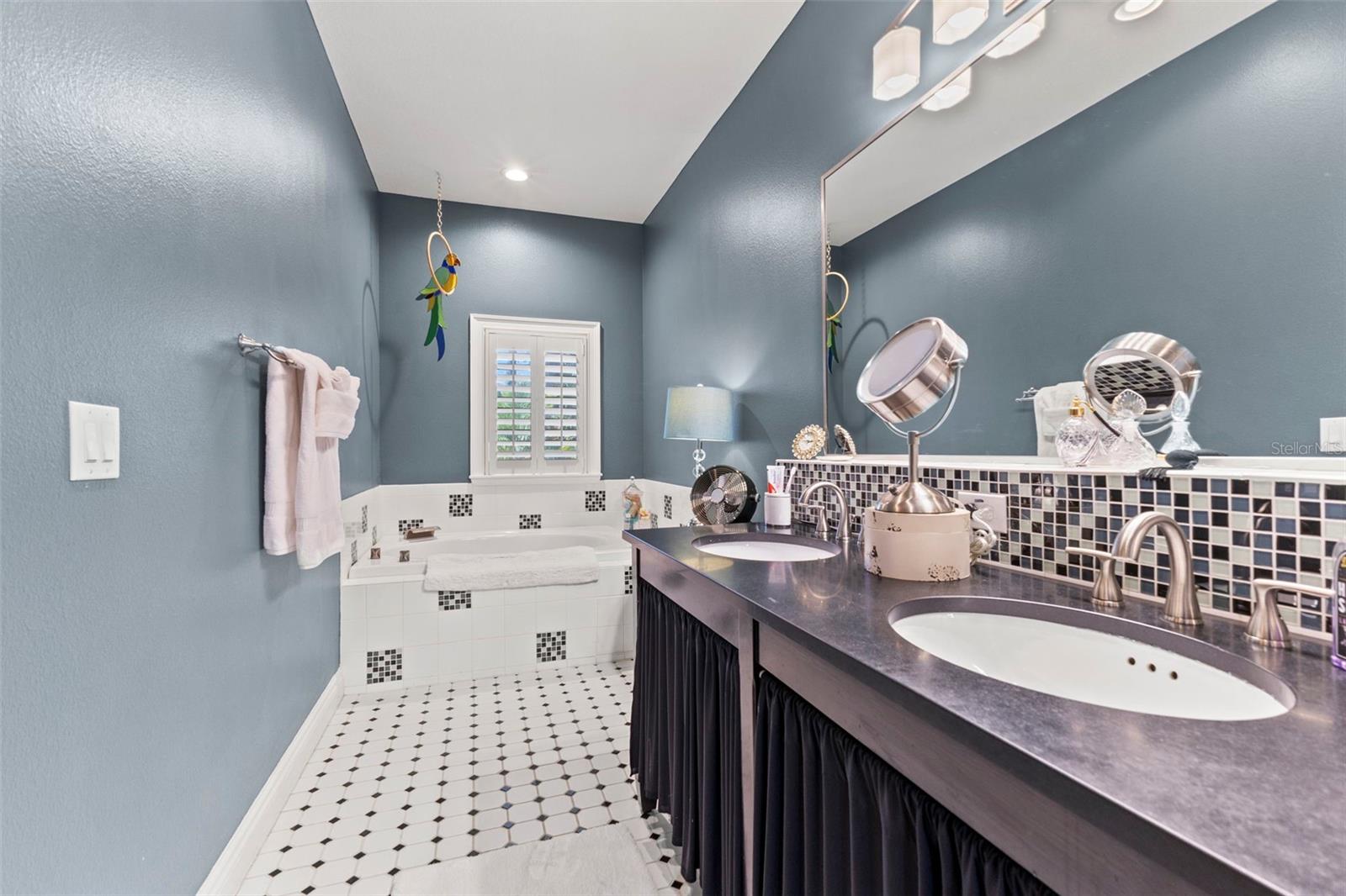 BELLAVILLA LUXURY TWNHMS - Residential