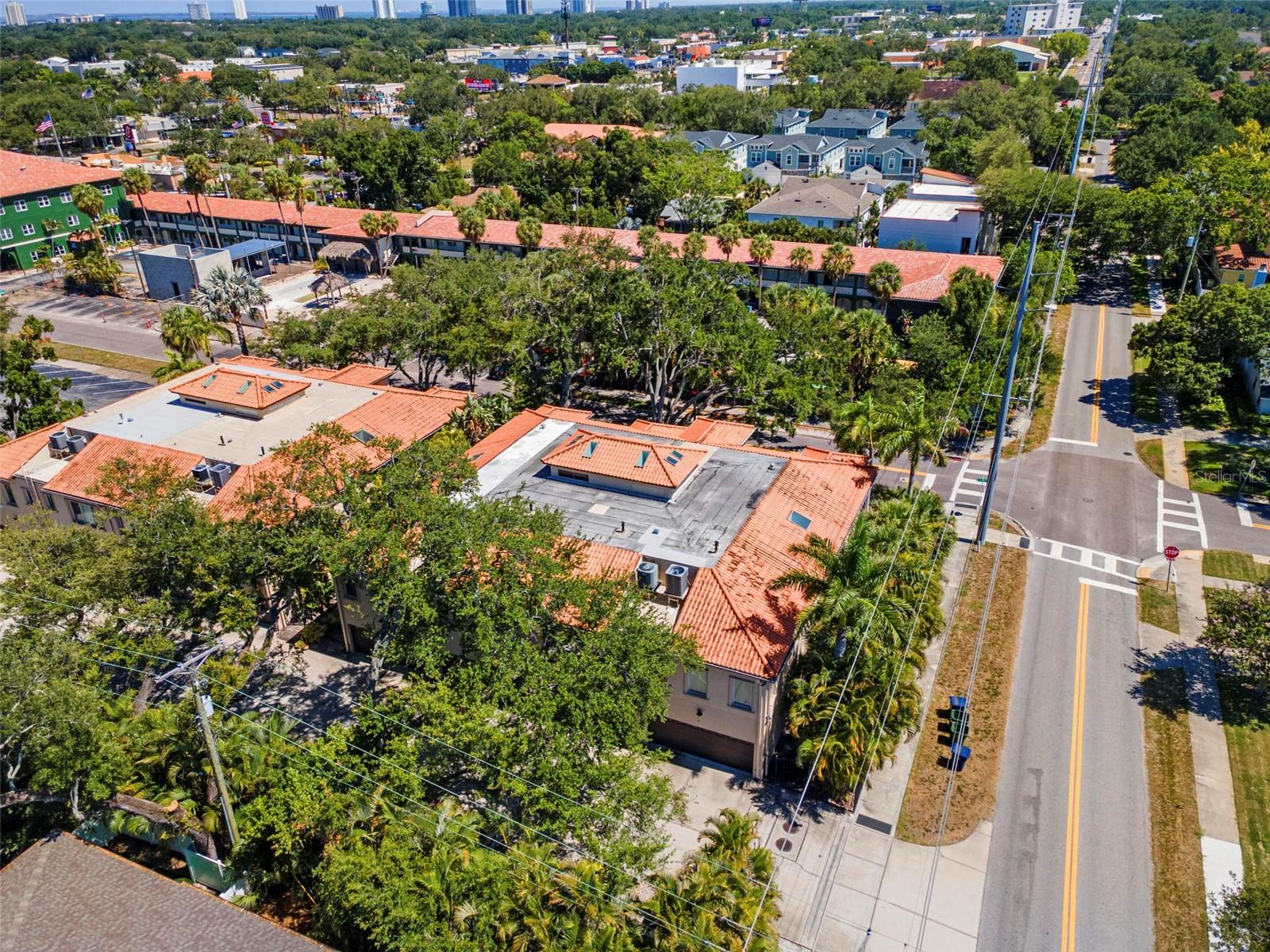 BELLAVILLA LUXURY TWNHMS - Residential