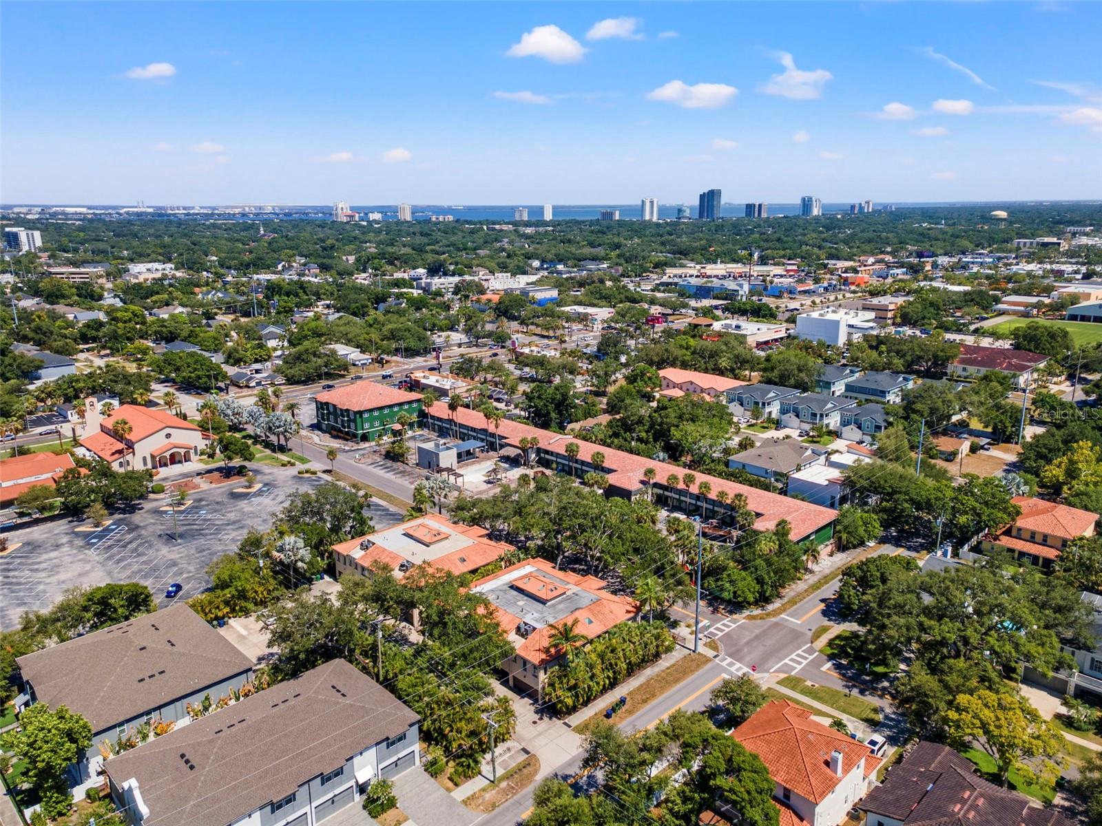 BELLAVILLA LUXURY TWNHMS - Residential