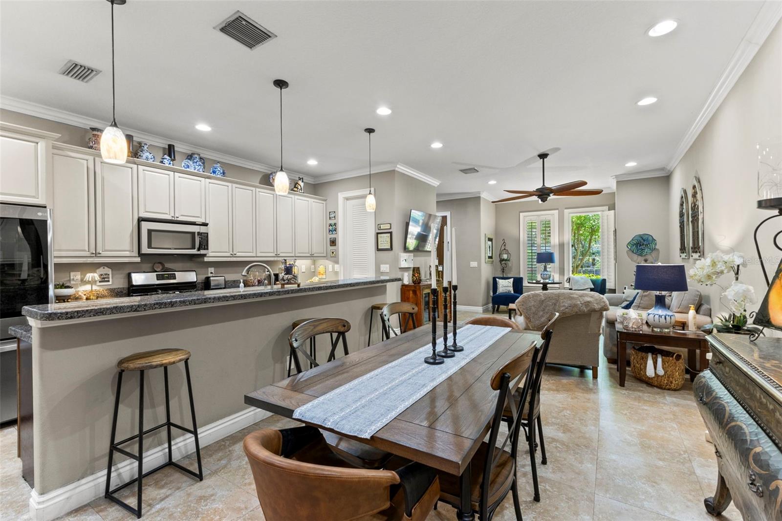 BELLAVILLA LUXURY TWNHMS - Residential