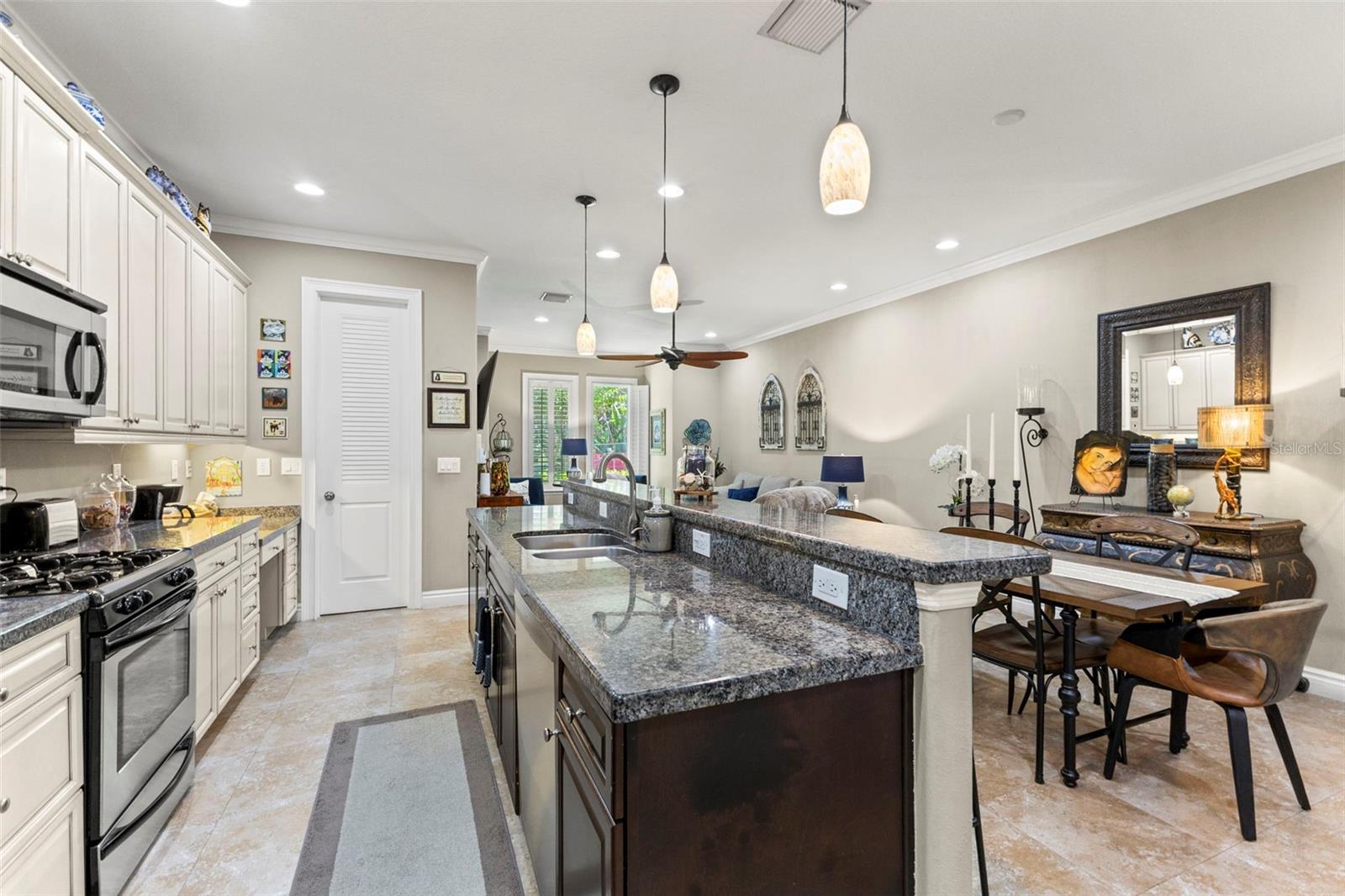 BELLAVILLA LUXURY TWNHMS - Residential