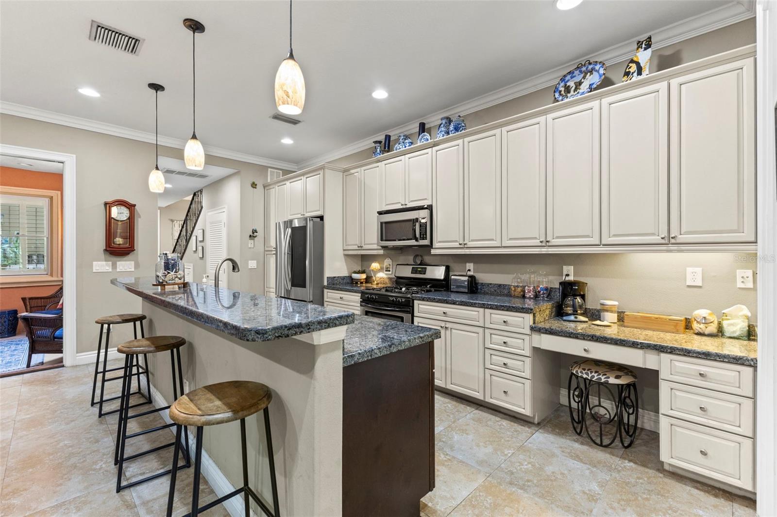 BELLAVILLA LUXURY TWNHMS - Residential