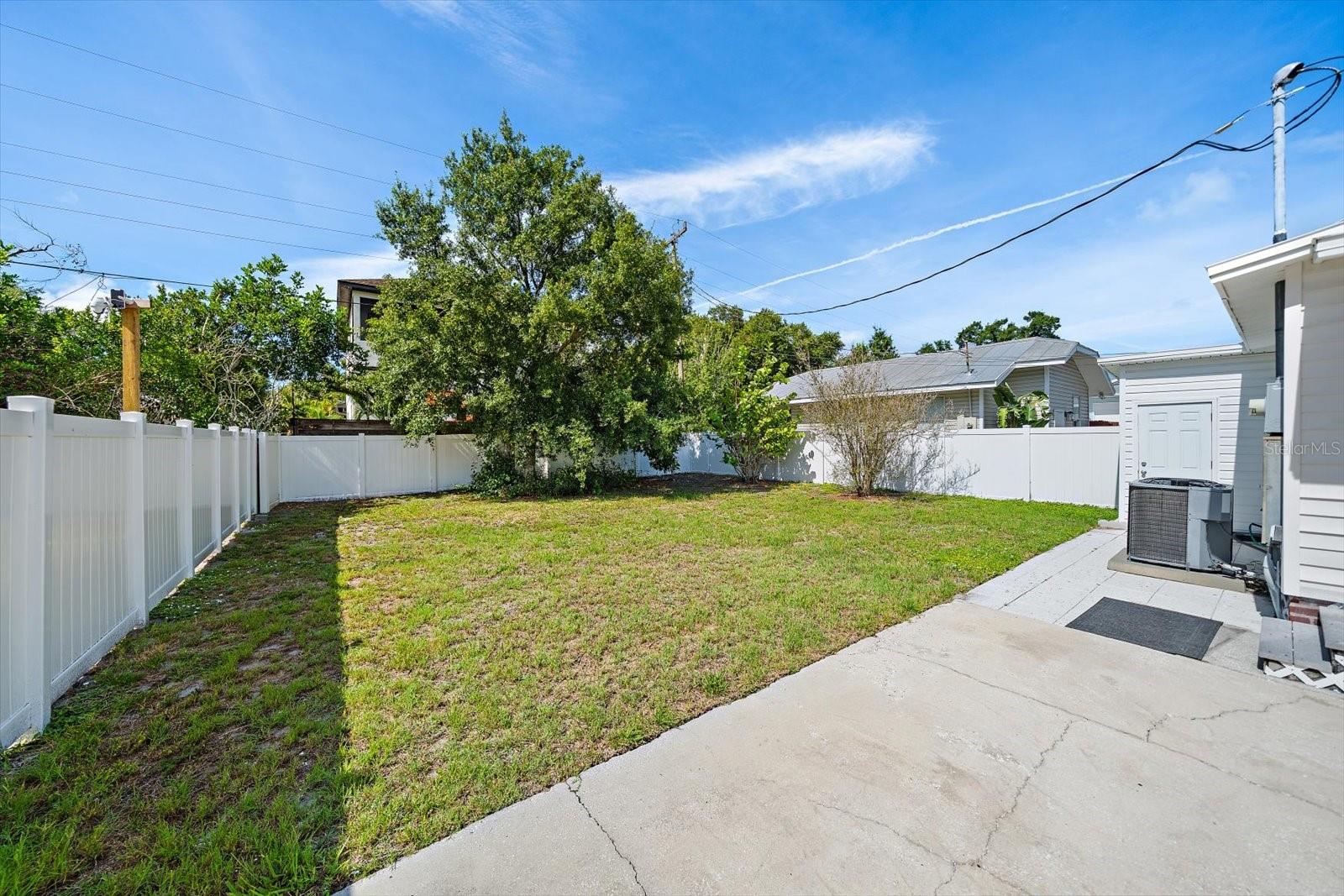 LA LINDA TERRACE - Residential