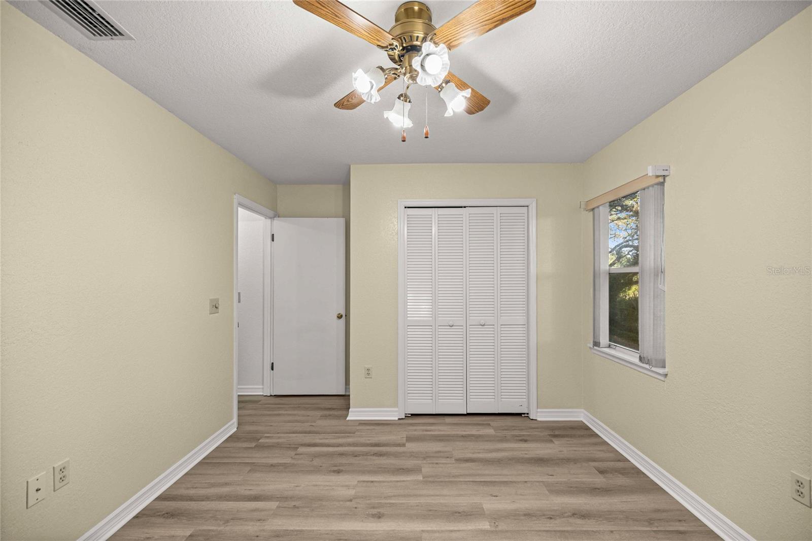 WOODS & LAKES - Residential