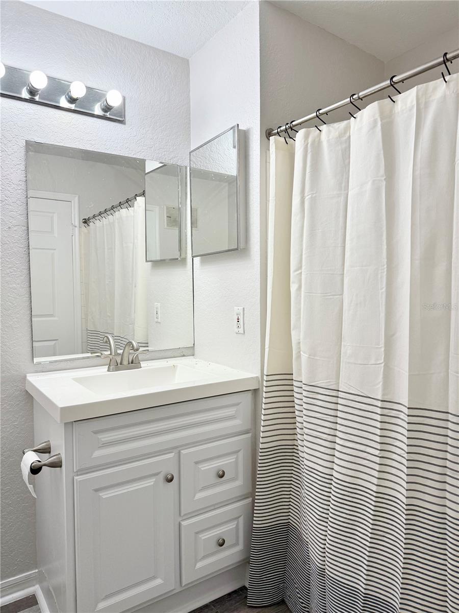 SANDLAKE PRIVATE RESIDENCES - Residential Lease