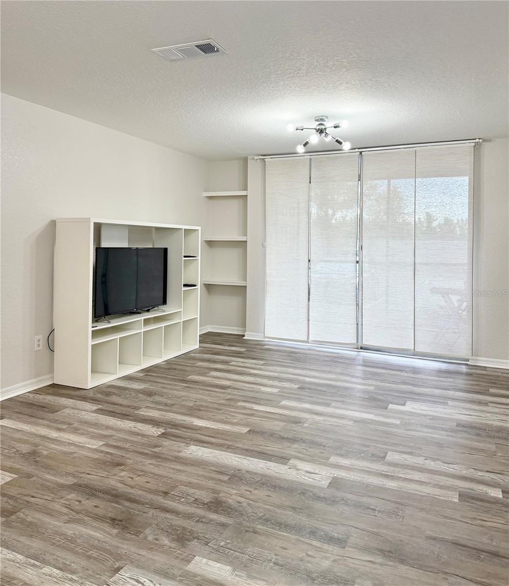 SANDLAKE PRIVATE RESIDENCES - Residential Lease