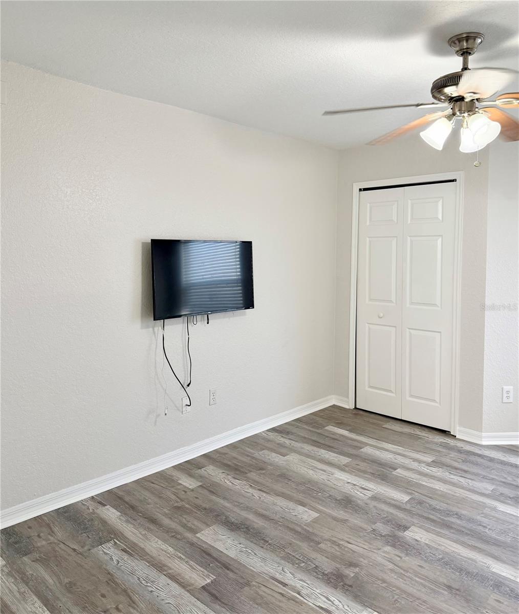 SANDLAKE PRIVATE RESIDENCES - Residential Lease